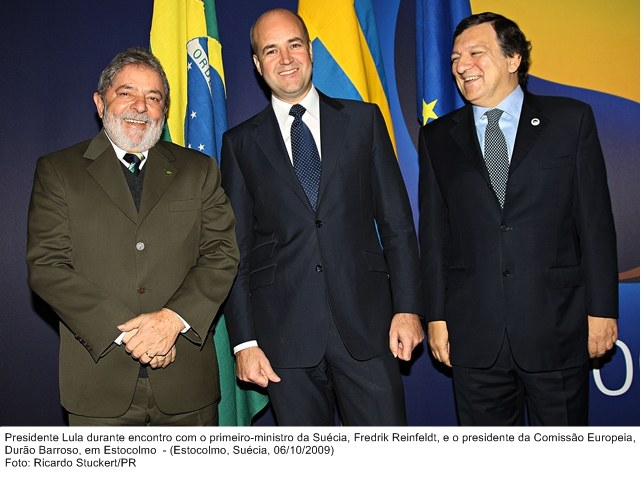 Presidente Lula durante encontro com o primeiro-ministro da Suécia, Fredrik Reindeldt, e o presidente da Comissão Européia, Durão Barroso.