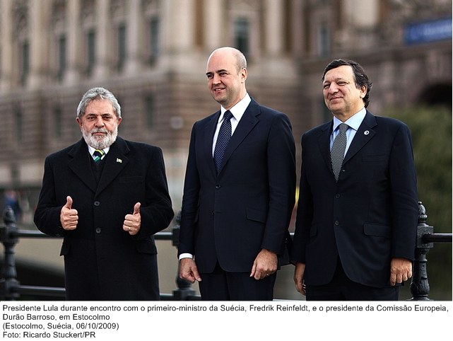 Presidente Lula durante encontro com o primeiro-ministro da Suécia, Fredrik Reindeldt, e o presidente da Comissão Européia, Durão Barroso.