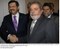 Presidente Lula cumprimenta o presidente da União de Câmaras e Comércio e Bolsas Turcas, Rifat Hisarciklioglu, na sessão de encerramento.
