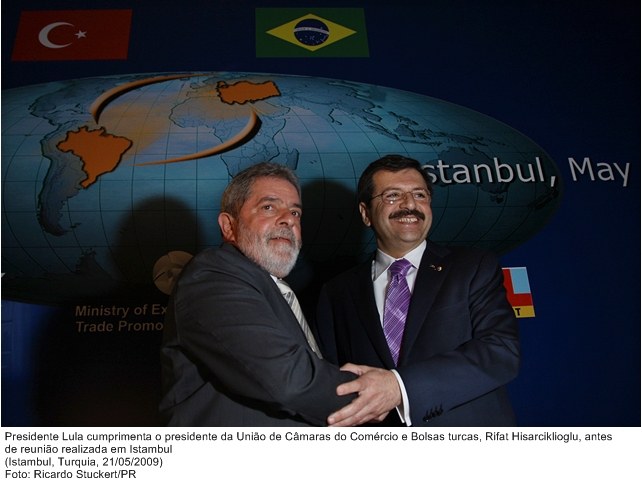 Presidente Lula cumprimenta o presidente da União de Câmaras e Comércio e Bolsas Turcas, Rifat Hisarciklioglu.