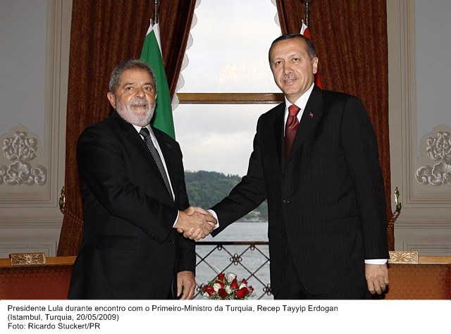 Presidente Lula durante encontro com o primeiro-ministro da Turquia, Recep Tayyip Edorgan.