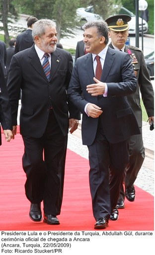 Presidente Lula e o presidente da Turquia, Abdullah Gül, durante cerimônia oficial de chegada a Ancara.
