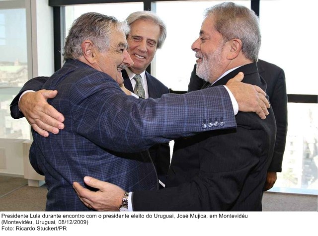 Presidente Lula durante encontro com o presidente eleito do Uruguai, José Mujica, em Montevidéu.