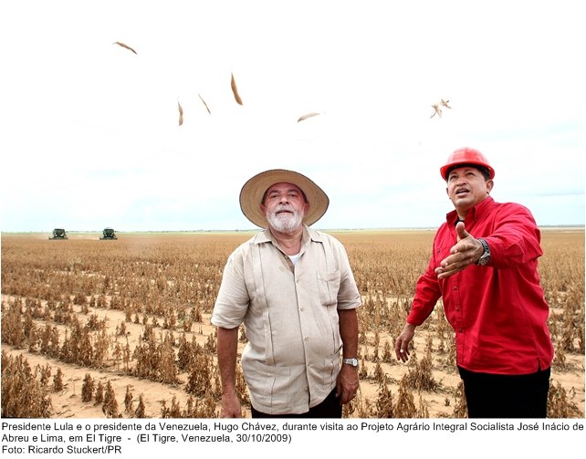 Presidente Lula e o presidente da  Venezuela, Hugo Cháves, durante visita ao Projeto Agrário Integral Socialista José Inácio de Abreu e Lima em El Tigre. 