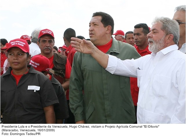 Presidente Lula e o presidente da Venezuela, Hugo Cháves, visitam o Projeto Agrícola Comunal, El dilúvio.