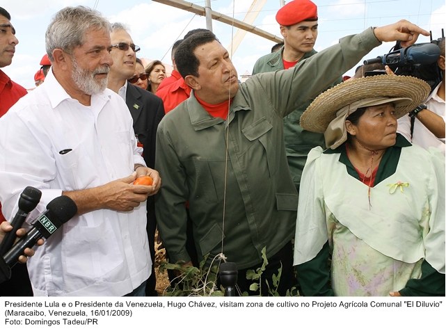 Presidente Lula e o presidente da Venezuela, Hugo Cháves, visitam zona de cultivo do Projeto Agrícola Comunal, El dilúvio.