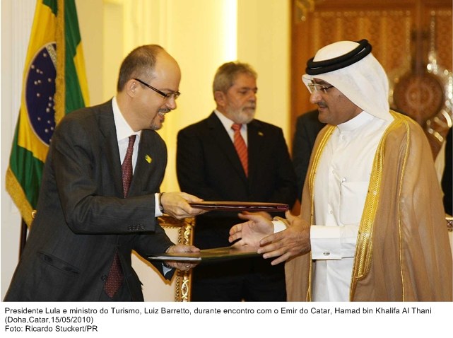Presidente Lula e ministro do Turismo, Luiz Barretto, durante encontro com o Emir do Catar, Hamad bin Khalifa Al Thani.