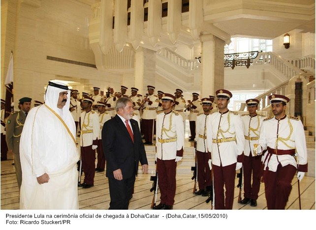 Presidente Lula na cerimônia oficial de chegada à Doha-Catar.