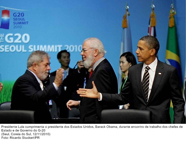 Presidente Lula cumprimenta o presidente dos EUA, Barack Obama durante encontro de trabalho dos Chefes de Estado e de Governo do G-20.