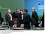 Presidente Lula e a presidente eleita Dilma Rousseff, conversam com o presidente da França, Nicolas Sarkozy, durante encontro do G-20.