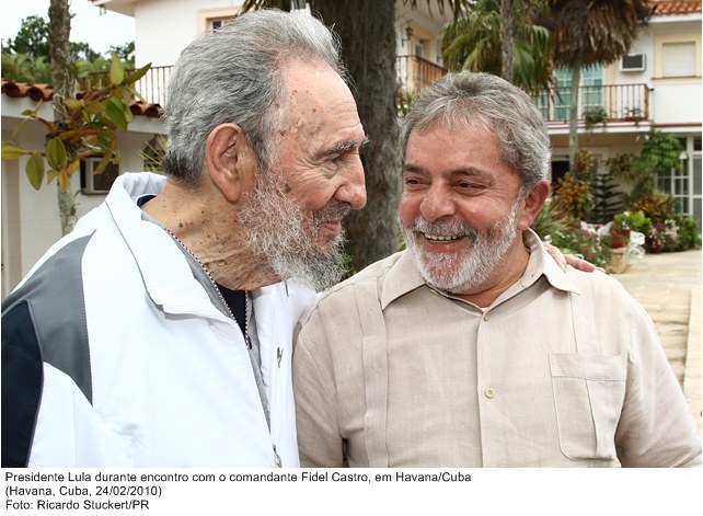 Presidente Lula durante encontro com o comandante Fidel Castro, em Havana.