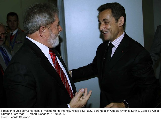 Presidente Lula conversa com o presidente da França, Nicolas Sarkozy, durante sessão inaugural da 6ª Cúpula América Latina, e União.