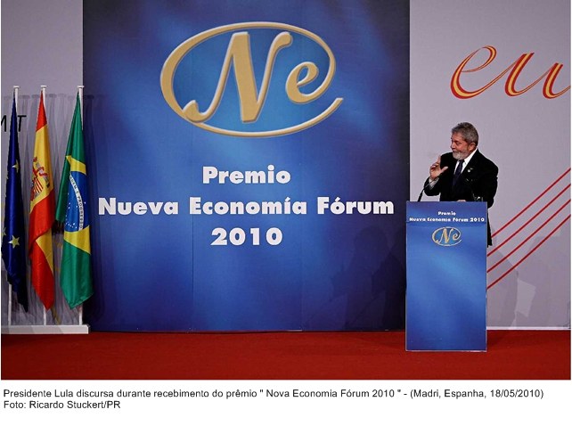 Presidente Lula discursa durante cerimônia de recebimento do prêmio Nova Economia Fórum 2010.