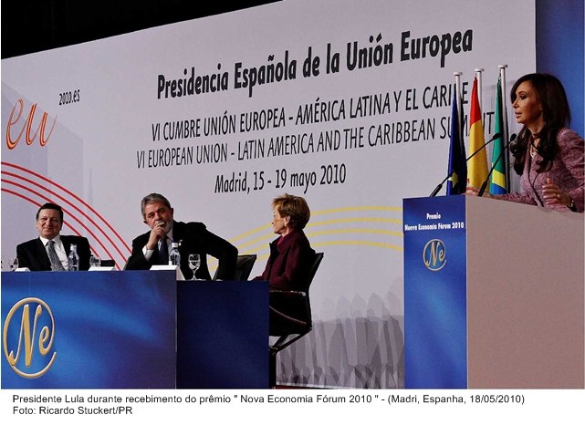 Presidente Lula durante cerimônia de recebimento do prêmio Nova Economia Fórum 2010.
