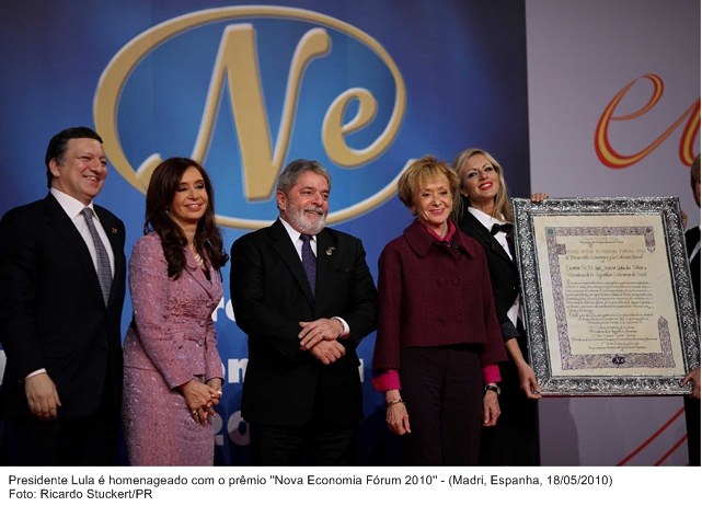Presidente Lula é homenageado com o prêmio Nova Economia Fórum 2010.
