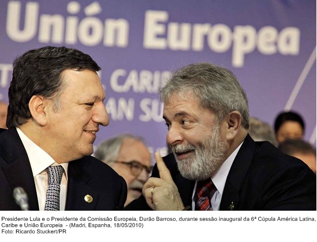 Presidente Lula e o presidente da Comissão Européia, Durão Barroso, durante sessão inaugural da 6ª Cúpula América Latina, Caribe e União Europeia.