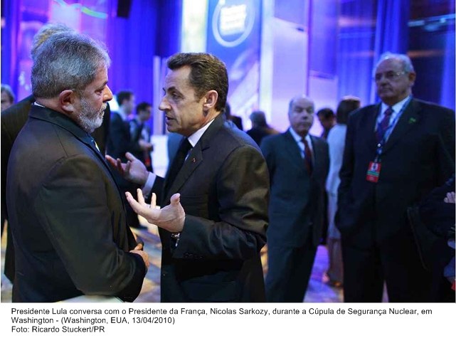 Presidente Lula conversa com o Presidente da França, Nicolas Sarkozy, durante a Cúpula de Segurança Nuclear, em Washington.
