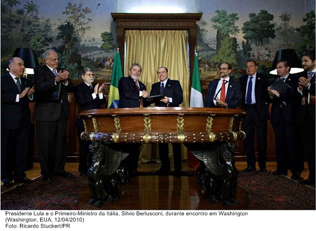 Presidente Lula e o Primeiro-Ministro da Itália, Silvio Berlusconi, durante encontro em Washington.