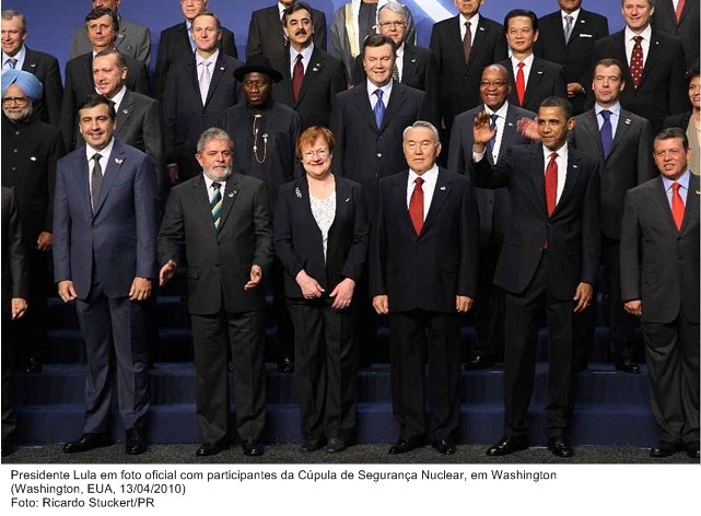Presidente Lula em foto oficial com participantes da Cúpula de Segurança Nuclear, em Washington.