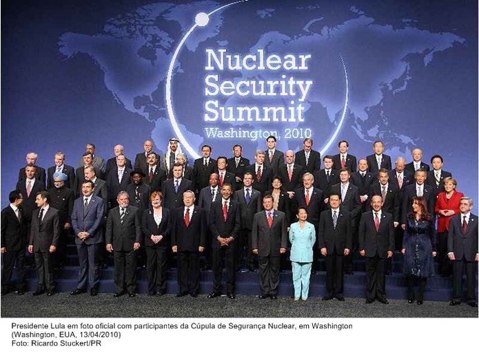 Presidente Lula em foto oficial com participantes da Cúpula de Segurança Nuclear, em Washington.
