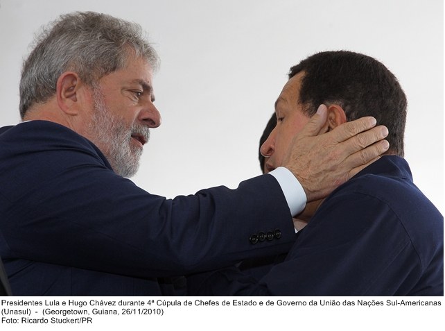 Presidente Lula e Hugo Cháves, durante a 4ª Cúpula de Chefes de Estado e de Governo da Unasul.