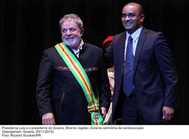 Presidente Lula e o presidente da Guiana, Bharrat Jagdeo, durante cerimônia de condecoração.