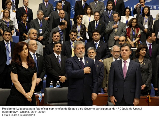 Presidente Lula posa para foto oficial com Chefes de Estado e de Governo partitipantes da 4ª Cúpula Unasul.