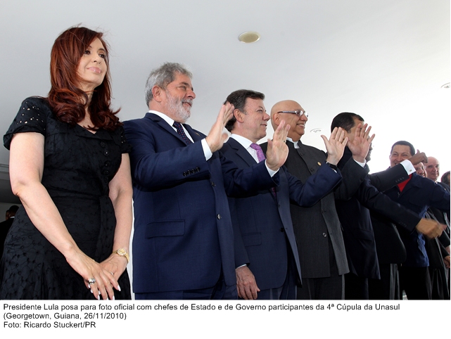Presidente Lula posa para foto oficial com Chefes de Estado e de Governo partitipantes da 4ª Cúpula Unasul.