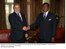 Presidente Lula cumprimenta o presidente da Guiné Equatorial, Oblang Nguema Mbasogo, durante encontro.