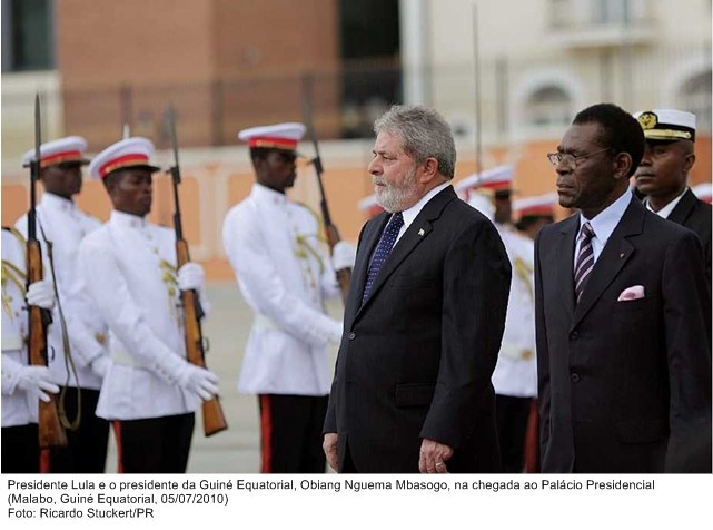 Presidente Lula e o presidente da Guiné Equatorial, Oblang Nguema Mbasogo, na chegada ao Palácio Presidencial.