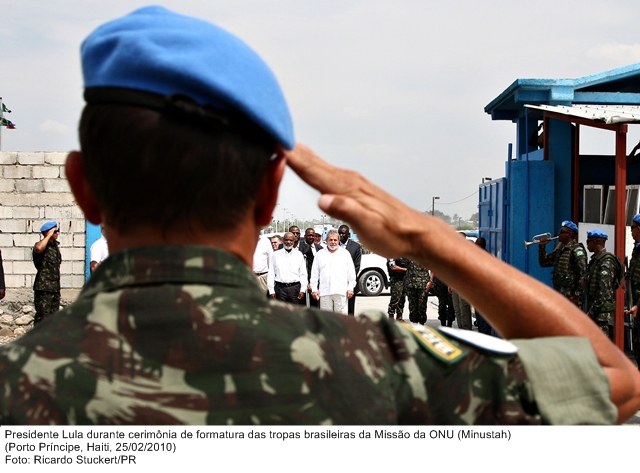 Presidente Lula durante cerimônia de formatura das tropas brasileiras da Missão da ONU (Minustah).