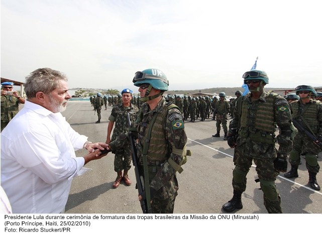 Presidente Lula durante cerimônia de formatura das tropas brasileiras da Missão da ONU (Minustah).