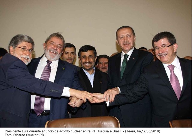 Presidente Lula durante anúncio de acordo nuclear entre Irã, Turquia e Brasil.