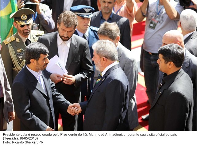 Presidente Lula é recepcionado pelo Presidente do Irã, Mahmoud Ahmadinejad, durante sua visita oficial ao país.