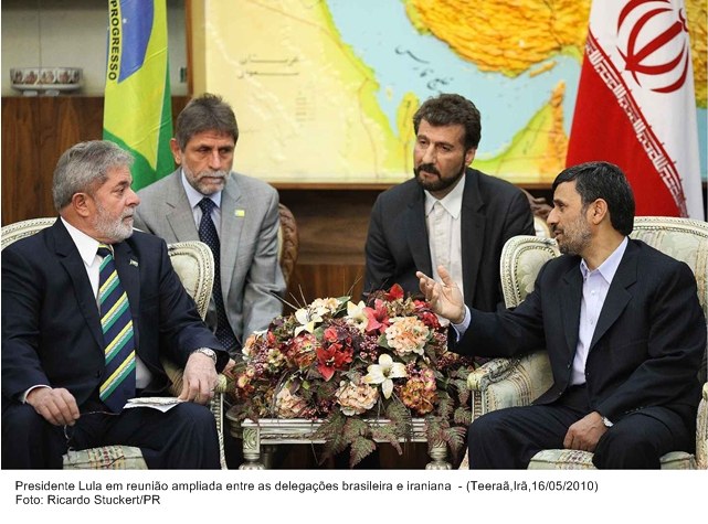 Presidente Lula em reunião ampliada entre as delegações brasileira e iraniana.