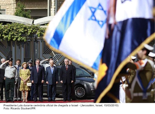 Presidente Lula durante cerimônia oficial de chegada a Israel.