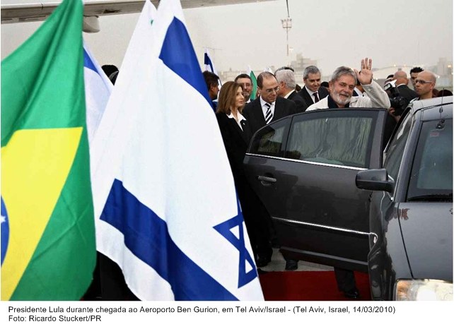 Presidente Lula durante chegada ao aeroporto de Ben Gurion, em Tel Aviv.