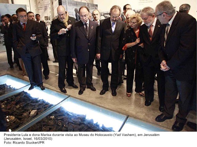 Presidente Lula e dona Marisa durante visita ao Museu do Holocausto, em Jerusalém.