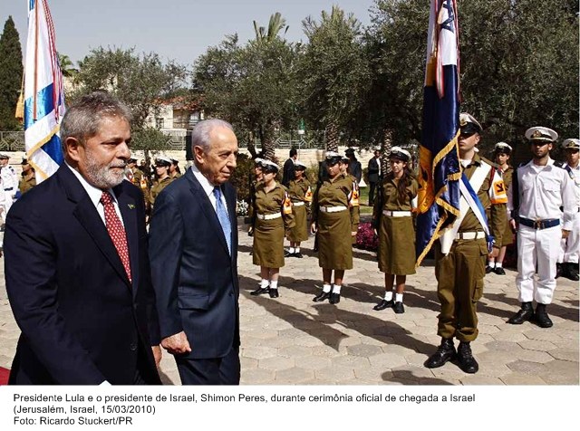 Presidente Lula e o presidente de Israel, Shimon Peres, durante cerimônia oficial de chegada a Israel.