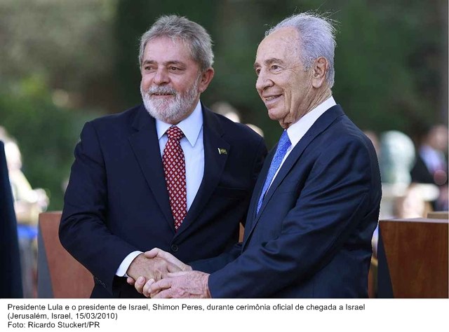 Presidente Lula e o presidente de Israel, Shimon Peres, durante cerimônia oficial de chegada a Israel.
