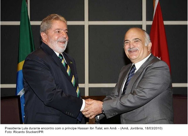 Presidente Lula durante encontro com o príncipe Hassan Ibn Talal, em Amã.