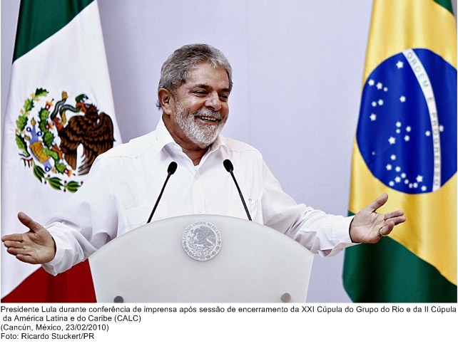 Presidente Lula durante conferência de imprensa após sessão de encerramento da XXI CALC.
