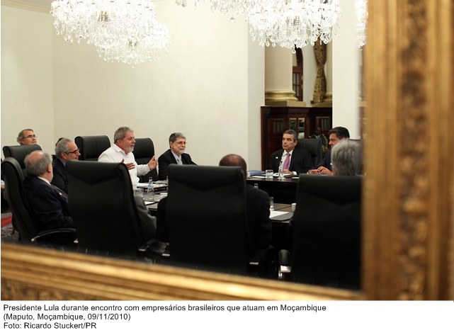 Presidente Lula durante encontro com empresários brasileiros que atuam em Moçambique.