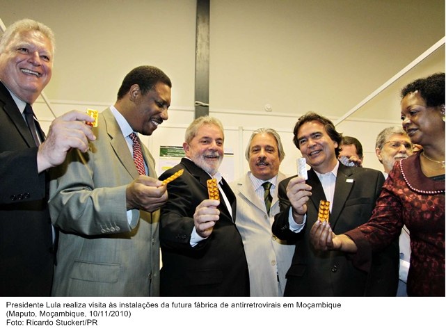 Presidente Lula realiza visita às instalações da futura fábrica de antirretrovirais em Moçambique.