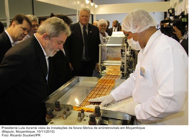 Presidente Lula realiza visita às instalações da futura fábrica de antirretrovirais em Moçambique.