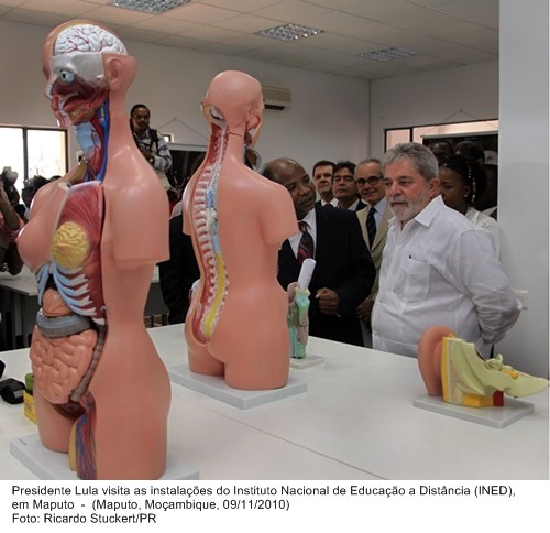 Presidente Lula visita às instalações do Instituto Nacional de Educação a Distância (INED), em Maputo.