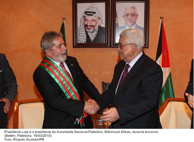 Presidente Lula e o presidente da Autoridade Nacional Palestina, Mahmoud Abbas, durante encontro.
