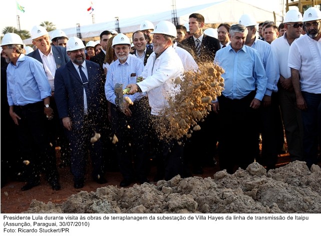 Presidente Lula durante visita às obras de terraplanagem da subestação de Villa Hayes da linha de transmissão de Itaipu.
