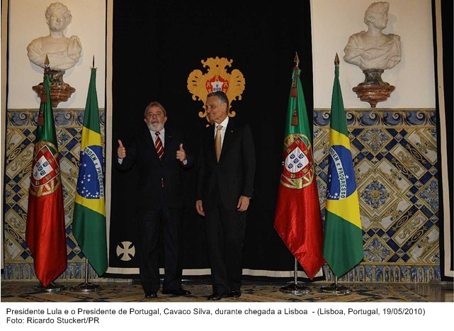 Presidente Lula e o presidente de Portugal, Cavaco Silva, durante chegada a Lisboa.