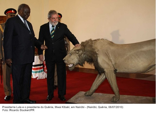 Presidente Lula e o presidente do Quênia, Mwai Kibaki, em Nairóbi.